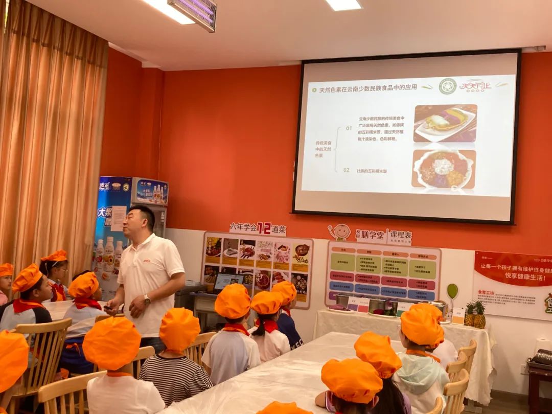 【膳学堂】邂逅傣族风味——从学做菠萝饭开始 膳学堂走进棕树营小学(图1)